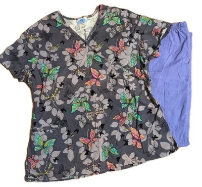 Blusa Médica SB Grande Butterfly Dragonflies con Fondo Púrpura Pantalones Médicos Foto 1 de 4