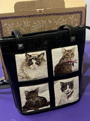 Bolso de Hombro Brighton Fantasy Feline Negro con Gatos Bordados Foto 1 de 4