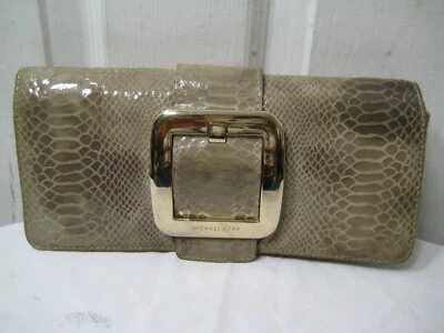 Bolso clutch Michael Kors marrón pitón en relieve  Foto 1 de 4