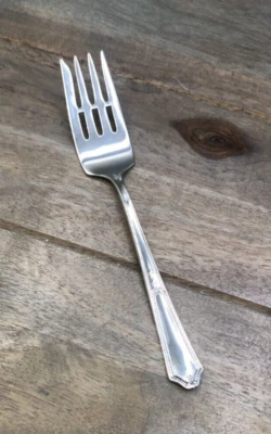 Tenedor de ensalada de plata esterlina Georgian Maid by International 6 1/8" Foto 1 de 3