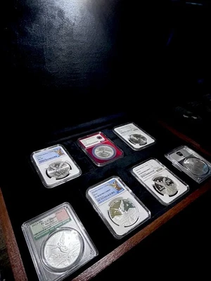 Libertad case with 7 High Grade coins inside - Image 1 of 4