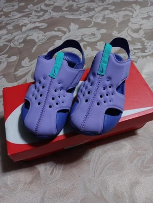 Sandalias Nike Sunray Protect para niñas pequeñas talla 2 violeta/púrpura Foto 1 de 4