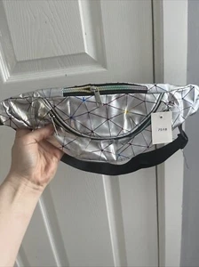 Women's Shiny Bum Bag Holographic Fanny Pack Waist Bag Phone Pouch Party Travel - Picture 1 of 3