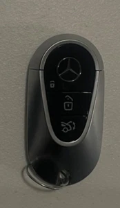 Mercedes-Benz Smart Keyfob 4B Trunk OEM MINT! - Picture 1 of 2