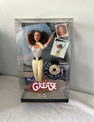 Muñeca Barbie Grease Cha Cha Race Day etiqueta plateada, de Mattel 2008. Nuevo en caja. Foto 1 de 4