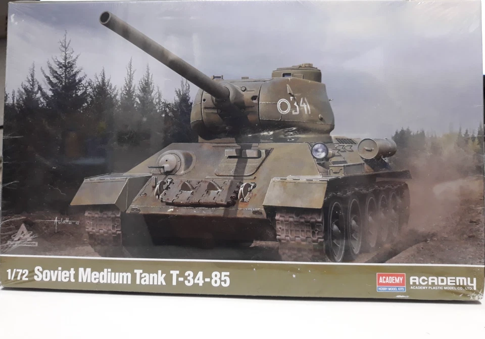 Academy 13421 1/72 Soviet Army T-34-85 Medium Tank Plastic Model
