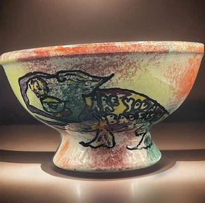 Tazón de bocadillo colorido camaleón firmado por cerámica artística de estudio “Are You A Bad Fish” - Imagen 1 de 10