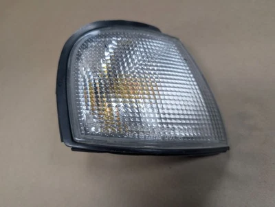 1991 - 1996 Infiniti G20 luz de estacionamento dianteira direita para-lama montado 116-58261R - Imagem 1 de 4