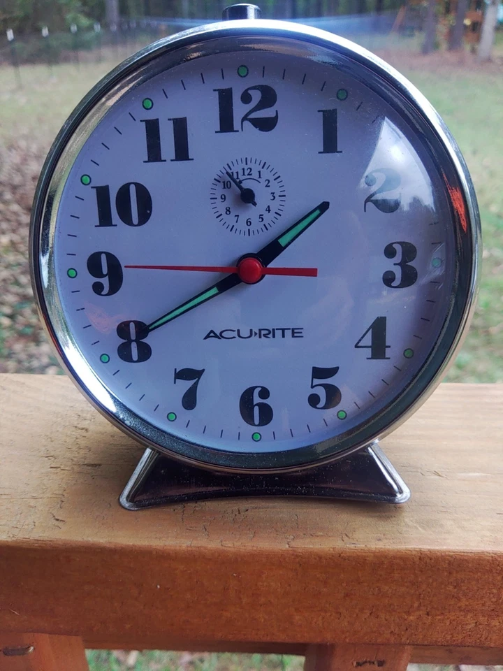 Reloj despertador de metal Acu-Rite Foto 1 de 4