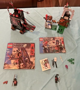 LEGO Knights' Kingdom 2004: Vladek's Siege Engine (8800) & (8778) Border Ambush - Foto 1 di 12