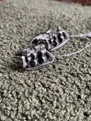 Dos pares de gemelos de colección Swank cortapelos náuticos barco vela y rectángulo Foto 1 de 4