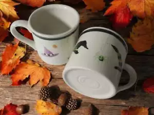 Hartstone Halloween schwere Steinzeug Tassen 2er Set Hexenhüte & Spinnen - Bild 1 von 5