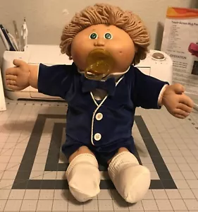Xavier Roberts Signed Cabbage Patch Doll Pre owned - Picture 1 of 4