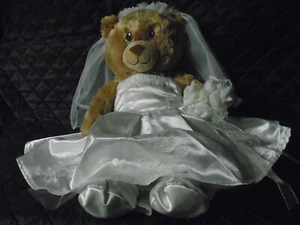 Build-A-Bear braun 15" Bär mit Brautkleid, Schleier, Blumenstrauß, Booties - Bild 1 von 11