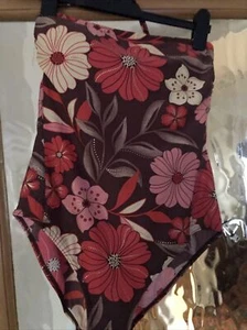 Badeanzug Neckholder-Stil tolle Musterung in UK-Größe 14 Toller Schnäppchenpreis! - Bild 1 von 6