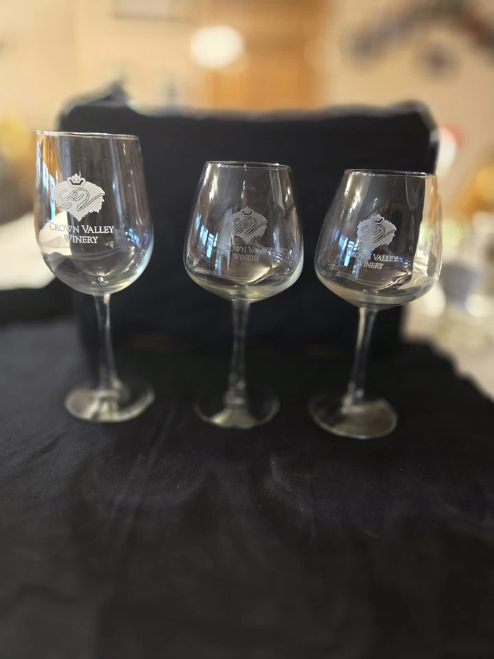 Copas de vino grandes con tallo Crown Valley descontinuadas. Juego Surtido de 3 Grabados Foto 1 de 4