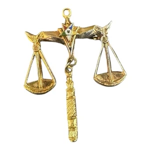 Prendedor Masónico Logia Masónica Tono Dorado Justicia Escala De Colección - Imagen 1 de 2