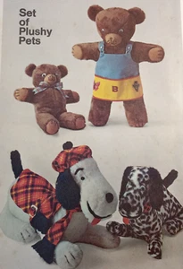 Simplicity 9647 Plushy Pets VTG 70s Stuffed Toy Bear Dog Snoopy-like Sm/Lg UNCUT - Picture 1 of 7