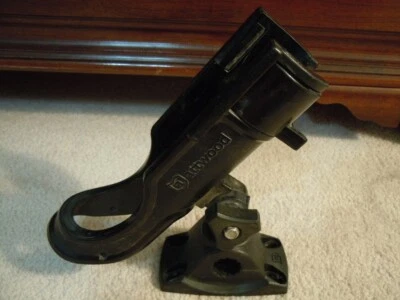 Suporte de vara de pesca Attwood 5009-4 preto resistente ajustável, montagem 5011-7 - Imagem 1 de 2