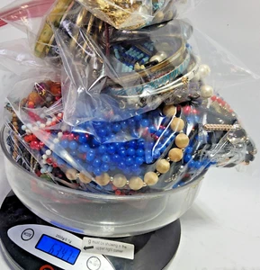 Paquete de 4 libras multi mezcla bisutería estilista cosplay halloween núcleo aleta - Imagen 1 de 11