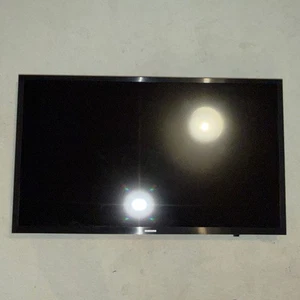 Samsung 32T5300CK 32" FULL HD SMART TV - Picture 1 of 6