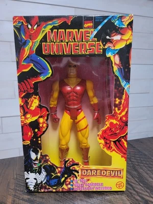 "Figura de acción Toy Biz Marvel Universe 1997 variante amarilla Daredevil 10"" nueva" Foto 1 de 4