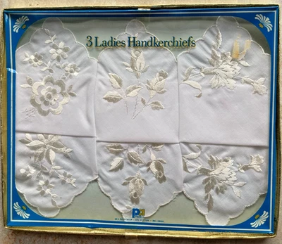 Vintage Paris Fine Quality Embroidered Ladies Hankies In Original Box Set of 3 - Image 1 of 4
