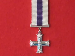 Miniature British Gallantry Military Cross Medal MC George V with ribbon - Picture 1 of 1