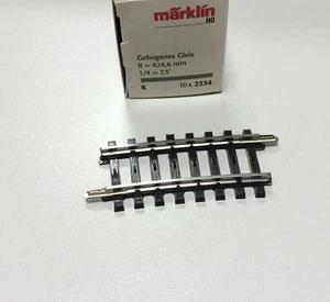 Märklin 2235 H0, binario K curvo, R = 424,6 mm, lunghezza 1/8 = 3° 45', merce nuova senza scatola originale - Foto 1 di 1