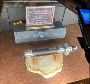 Kanan Jarrus Disney Star Wars Galaxy's Edge spada laser legacy BONUS spedizione gratuita - Foto 1 di 7