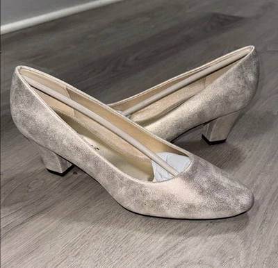 Bombas de salto agulha Easy Street Ballari ouro macio - Imagem 1 de 3