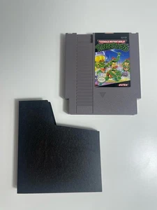 TMNT Turtles Nintendo NES Authentic Clean Tested w Dust Cover Excellent - Picture 1 of 8