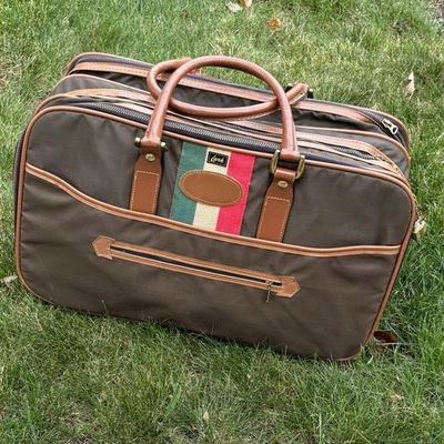 Maleta de Colección Lark Borde de Cuero 3 Secciones, Equipaje de Mano Ampliable Fin de Semana 21" Foto 1 de 4