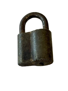 Antique Yale Padlock NO Key Old Lock Vintage Metal Hardware Primitive Rustic - Picture 1 of 6