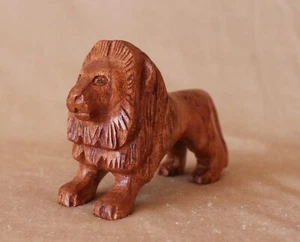 Holz Löwe stehend Schnitzerei Handarbeit Holzfigur Dekoration Afrika Savanne - Bild 1 von 3