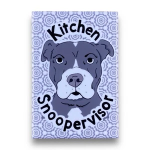 Calamita Pit Bull Terrier Bianco e Nero Cucina Snoopervisor Decorazione Cane Regalo 2x3" - Foto 1 di 7
