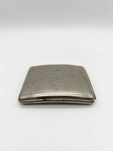 Portasigarette vintage anni 40 tono argento art deco bordo chiave greca - Foto 1 di 17