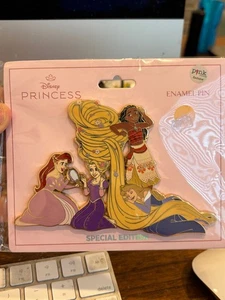 Pin de pelo grande princesa Disney rosa palma ala moda - Ariel, Rapunzel, Aurora y Moana - Imagen 1 de 1