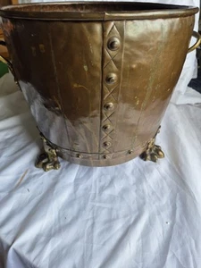 LARGE ANTIQUE COPPER & BRASS LIONS HEAD PAW FEET RIVETED LOG COAL BUCKET PLANTER - Picture 1 of 20