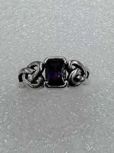 Anillo de plata de ley 925A firmado color púrpura solitario piedra talla 7 - Imagen 1 de 6