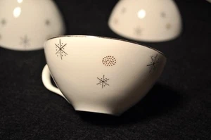 3 Vintage Mid Century MCM Atomic White Starburst Snowflake Teacups & Saucers - Picture 1 of 6