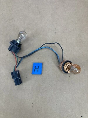 1998-2005 Land Rover Freelander 1  Rear Tail Light Bumper Wire Ends OEM #3085M - Image 1 of 4