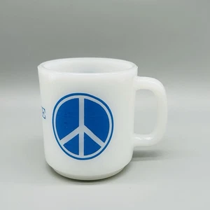 Vintage Glasbake Peace Zeichen & Taube Milchglas Kaffeebecher - Bild 1 von 10