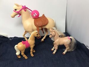 3 Barbie And Chelsea Doll Horses Tan Pony Saddle Helmet