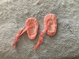 American Girl Puppe Isabelle's Dance Barre - NUR Ballettschuhe - GOTY 2014 - Bild 1 von 1