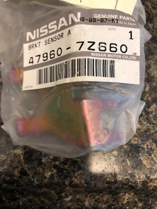 Genuine Nissan Rear ABS Sensor Bracket 47960-7Z660 Fits 02-04 Xterra Frontier - Picture 1 of 2