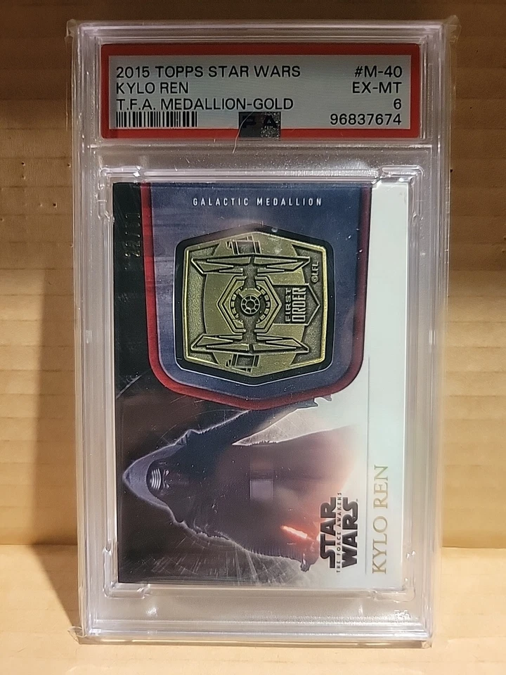 2015 Topps Star Wars The Force Awakens Medallion-Gold #M40 Kylo Ren 22/50 - Image 1 of 2