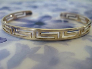 Bracelet Jonc Ouvert Filigramme Grec 65-45 mm Plaqué Or 18K Dolly-Bijoux - Picture 1 of 1