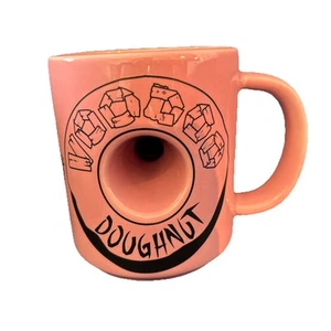 Taza de café Voodoo Donut Magic Is In The Hole Donuts rosa negro - Imagen 1 de 10