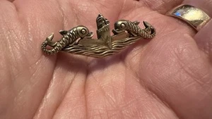 WWII US NAVY SUBMARINE WARFARE BADGE OFFICER 1/20 10K GOLDFil DOLPHINS WW2 - Picture 1 of 5